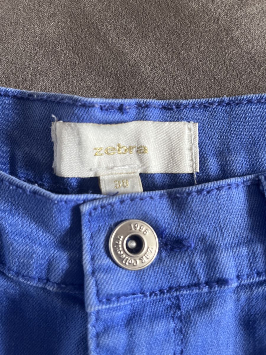 Zebra Hosen: Short en jean bleu zebra frangé, taille 38, – Gebraucht aus Genève von Libellule477 1