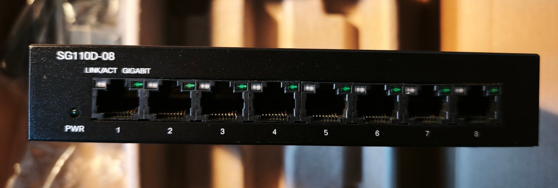 Cisco Hubs & Switches: Gigabit Switch Cisco SG110D-08HP – Gebraucht aus Cunter von Dubr 1