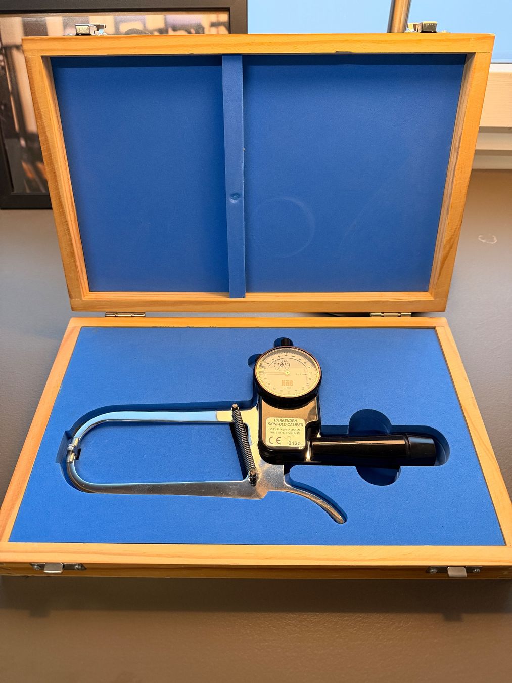 Attrezzature mediche: Harpenden Skinfold Caliper – Usato da Zürich venduto da MsHalme 2