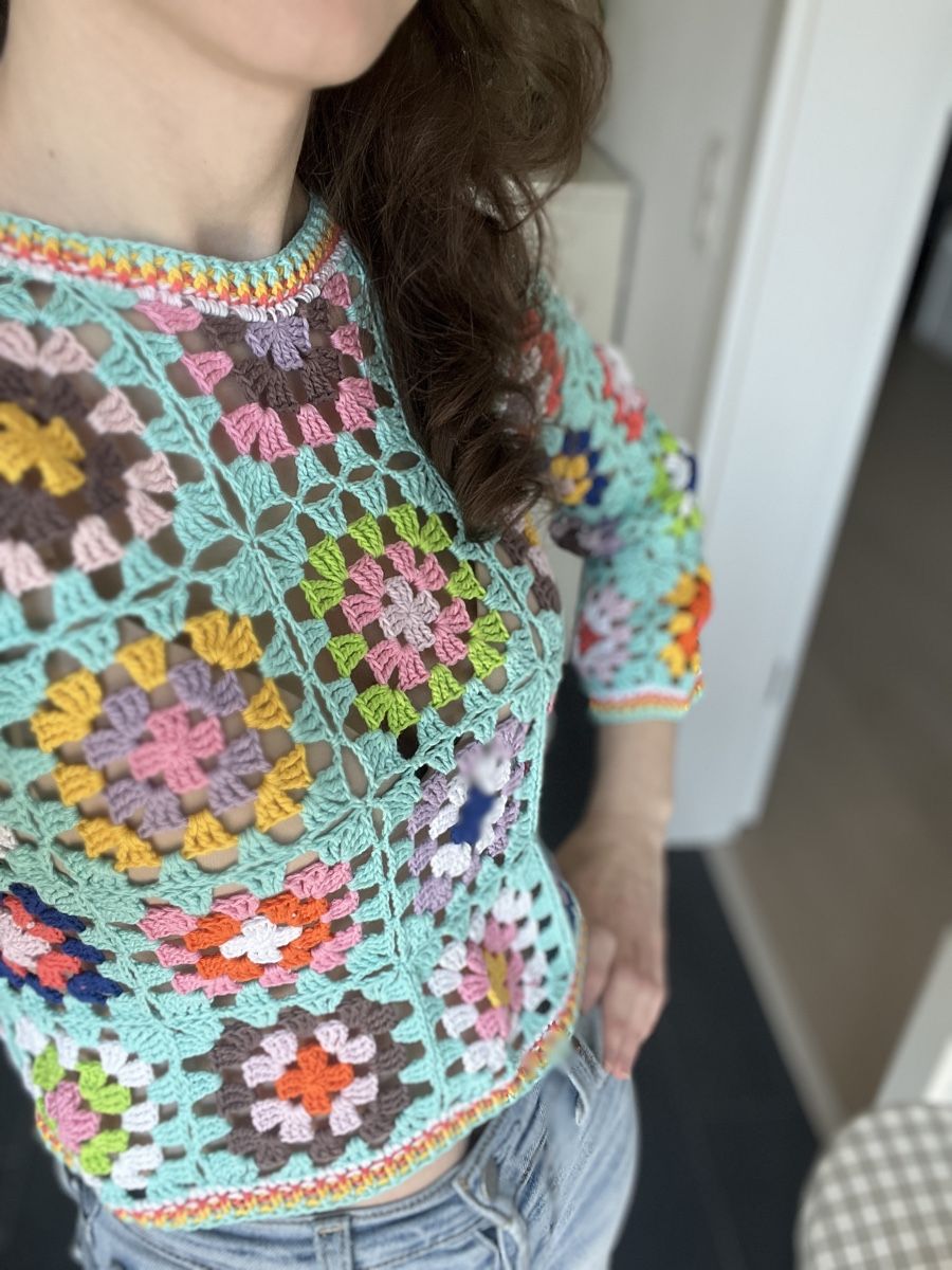 T-shirt: Pull crochet fait main Granny Square – Nuovo (secondo la descrizione) da Renan BE venduto da Mme_balec