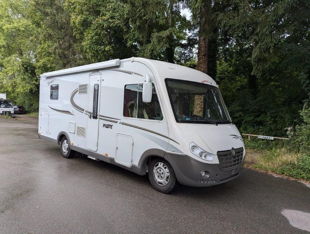 Pilot Veicoli da campeggio: Wohnmobil Pilot – Usato da Heitenried venduto da Derfinder