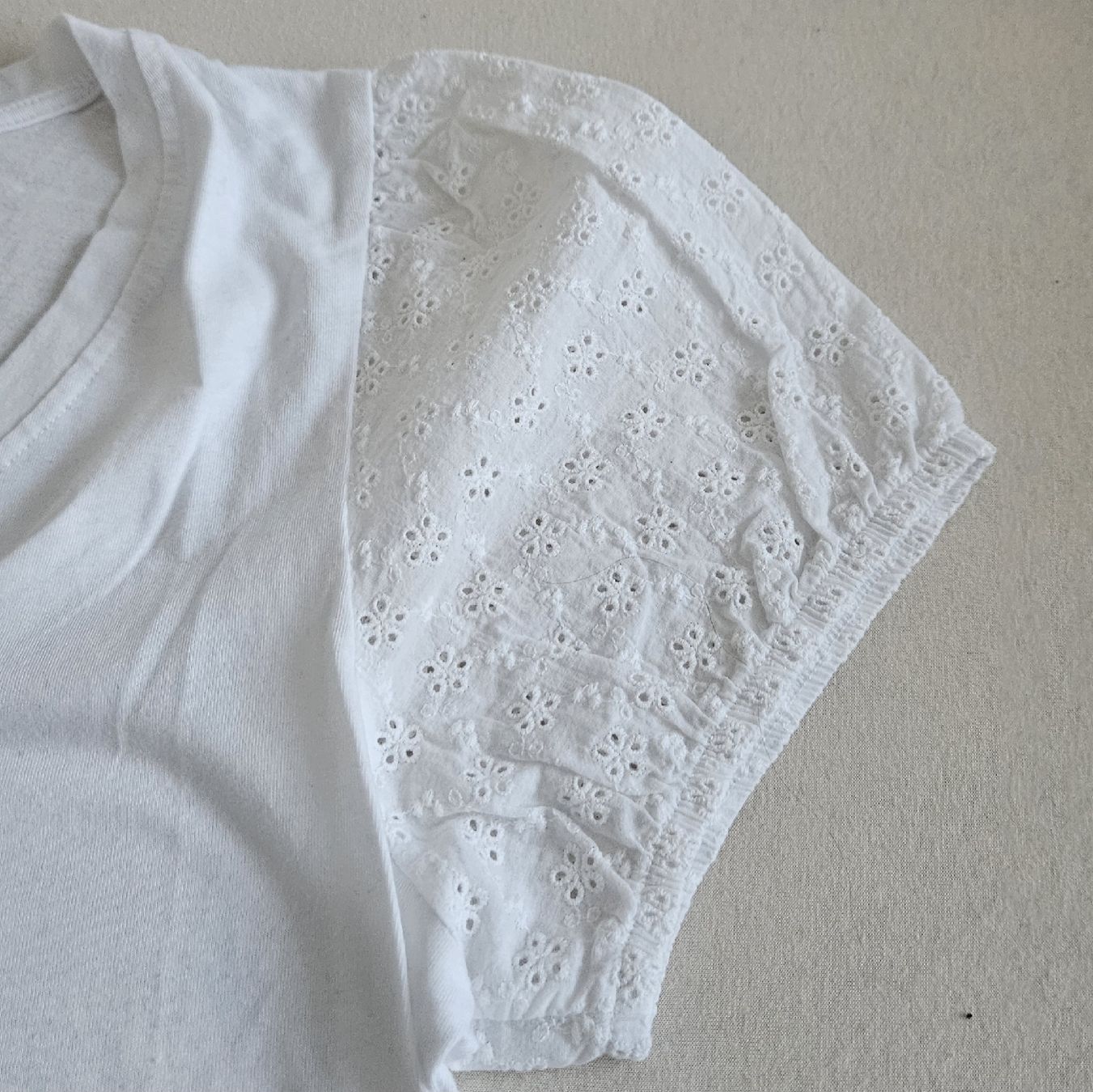 T-shirt: T-Shirt mit Flügelärmel – Usato da Bern venduto da naaa000xci 1