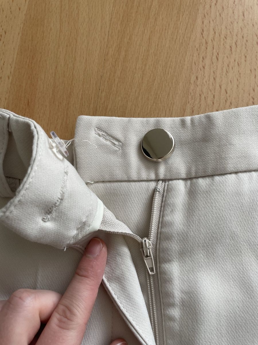 Pantaloni: Beige Shorts – Usato da Ebikon venduto da van_qg5n 1