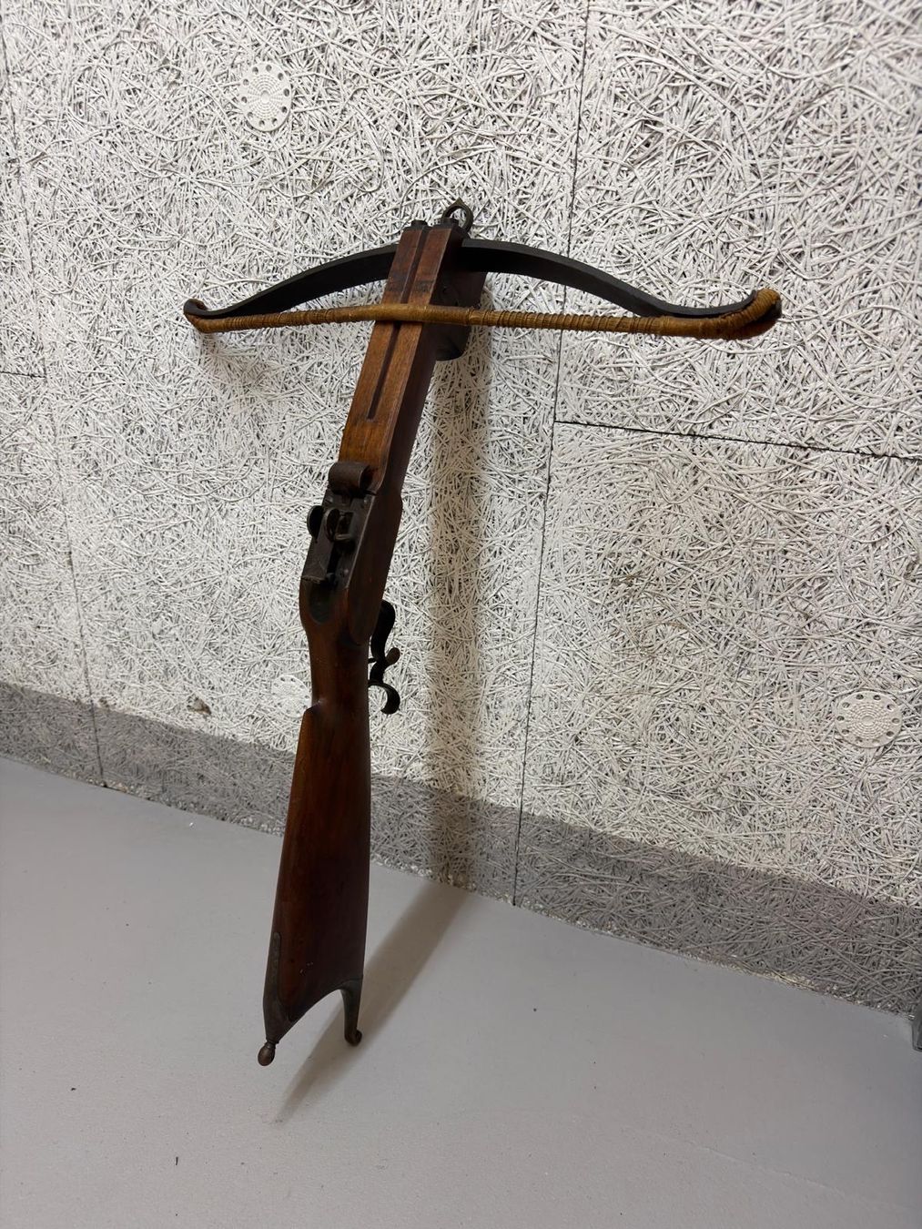 Tiro con l'arco: Antike Armbrust mit Bolzen und Köcher – Usato da Wangen ZH venduto da unihocplayerin7 2