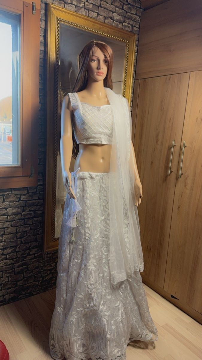 Lotti di vestiti: Verführerischer Silberner Netz-Lehenga – Nuovo e nell'imballaggio originale da Murgenthal venduto da mah_vy9v 4