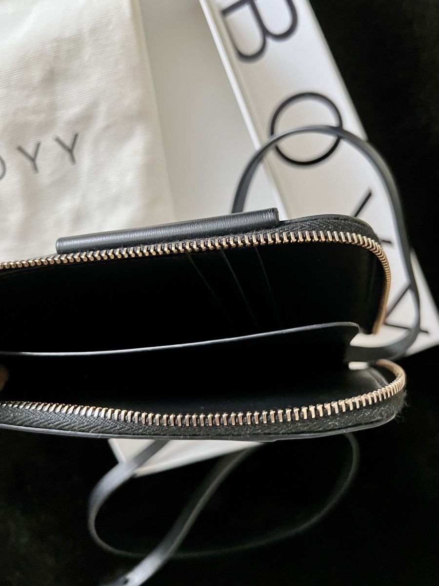 Taschen für Damen: BOYY  Handytasche "Buckle Cross Body Phone Case" – Gebraucht aus Bergdietikon von pinkerton13 5