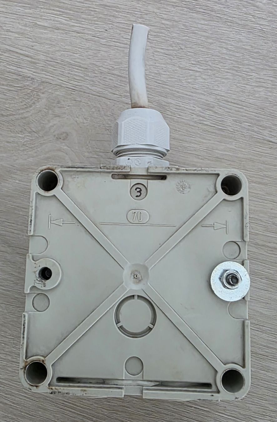 Feller Spine: IP 55 von FELLER Steckdose – Usato da Niederuzwil venduto da 262305 2