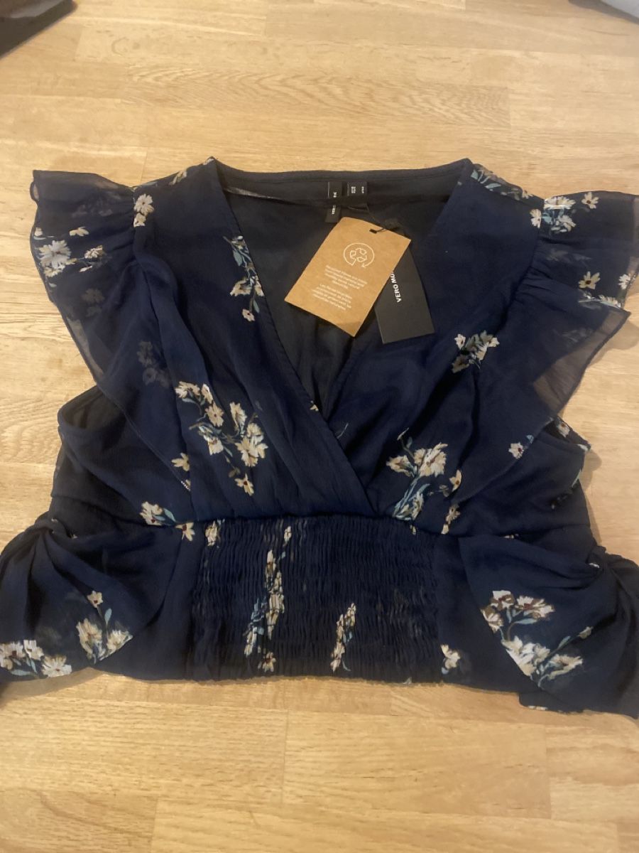 Vero Moda Tops: Vero Moda Top – Neuf avec emballage d'origine à Zürich par maferv_23