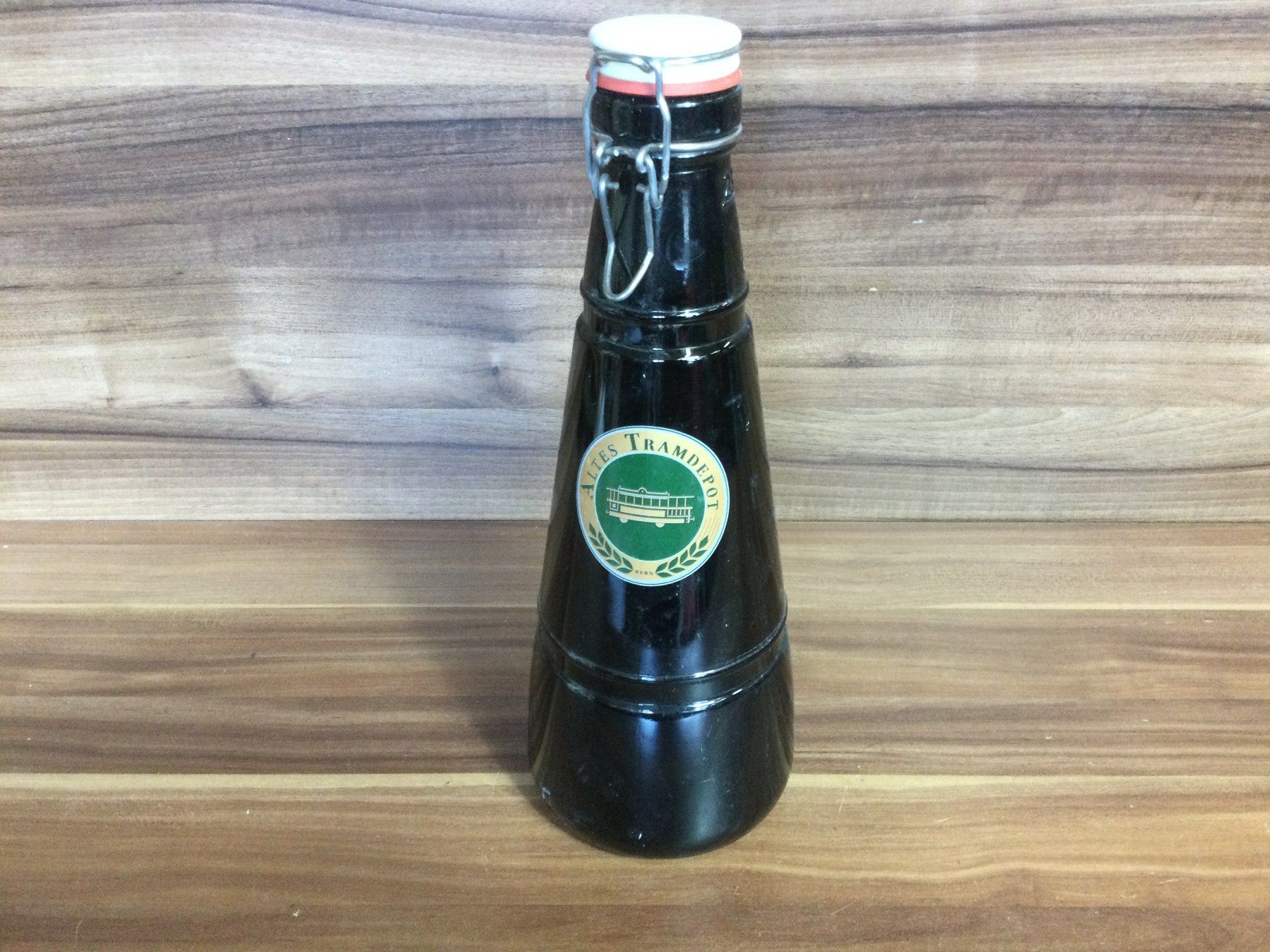 Bottiglie: Gebrauchte grosse Bierflasche Tramdepot Bern – Usato da Wangen SZ venduto da kuriosum12