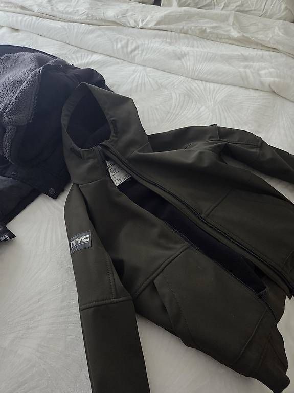 Vestes: Winterjacken – D'occasion à Liestal par det_6fbf