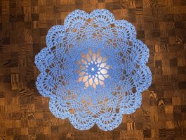 Gehäkelte Tischdecke blau Handarbeit neu