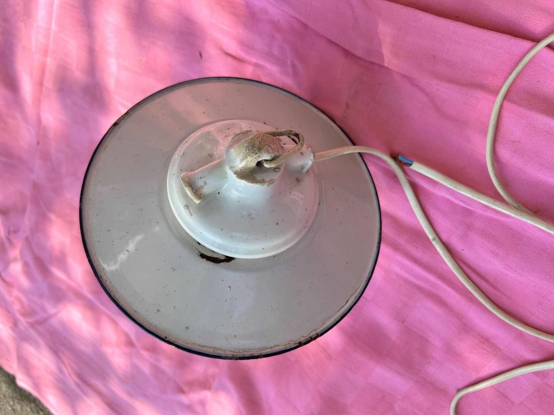 Lampen: Antike Hängelampe Glasgehäuse weiss emailliert – Gebraucht aus Bremgarten b. Bern von Thermes 4