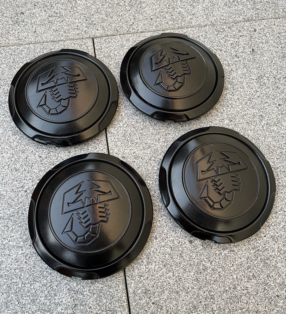 Abarth Toutes les pièces auto: 4x Abarth B985 Radnabendeckel – D'occasion à Siebnen par TheGrizzlyGus