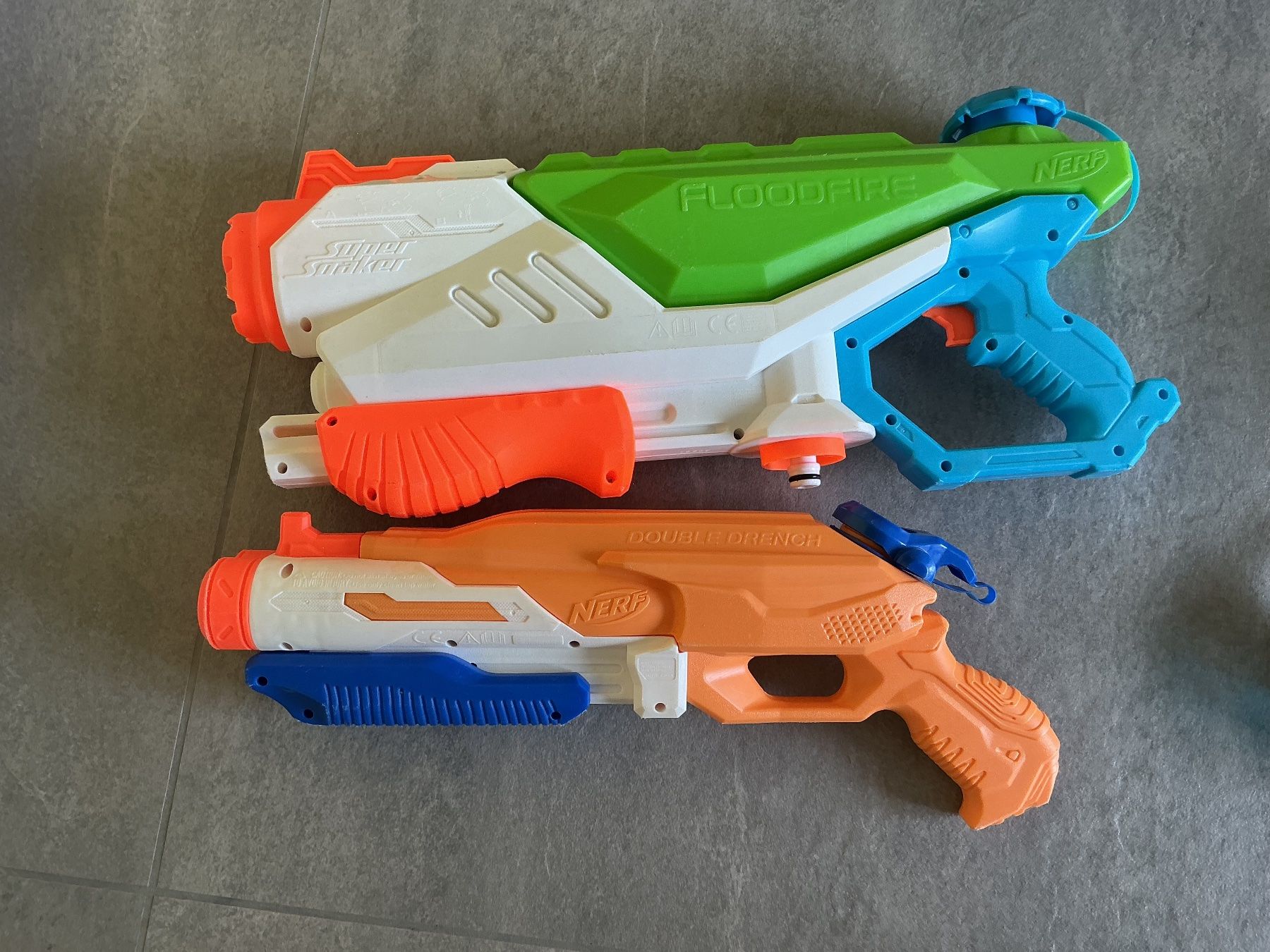 Nerf Spielzeuge: Grosse Nerf-Sammlung, 8 Waffen + Munition, Schutzbrille – Gebraucht aus Schinznach Dorf von Balz1968 1