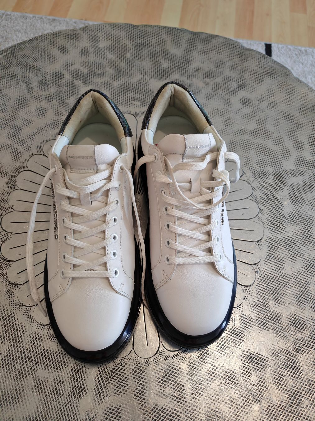 Herrenschuhe: Baskets Karl Lagerfeld blanches pointure 43 – Gebraucht aus Basel von ICI-CHEZ-NOUS 5