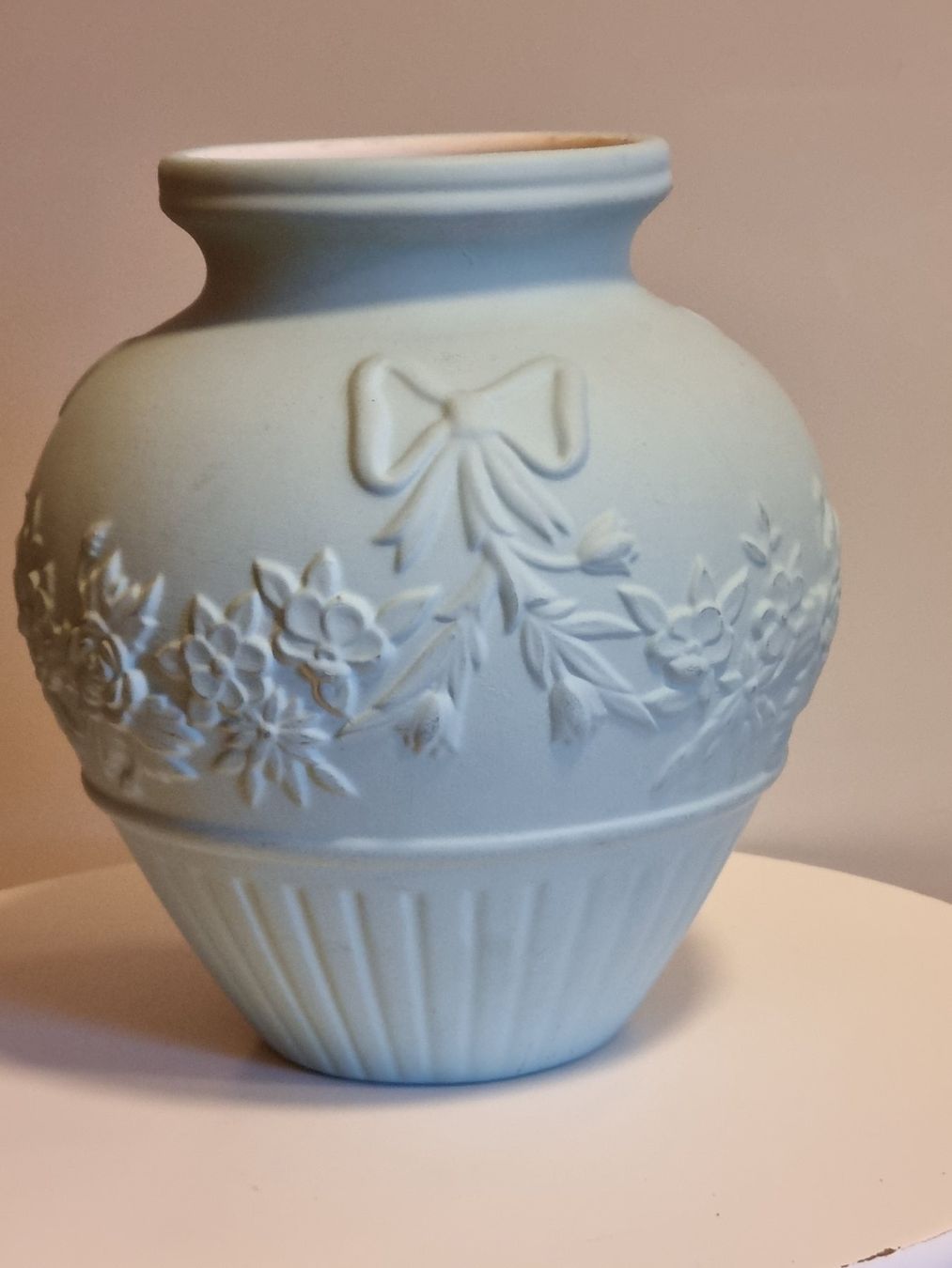 Vasi & Recipienti: Vintage Vase Relief Blüten hellblau 20cm – Usato da Scharnachtal venduto da devin03