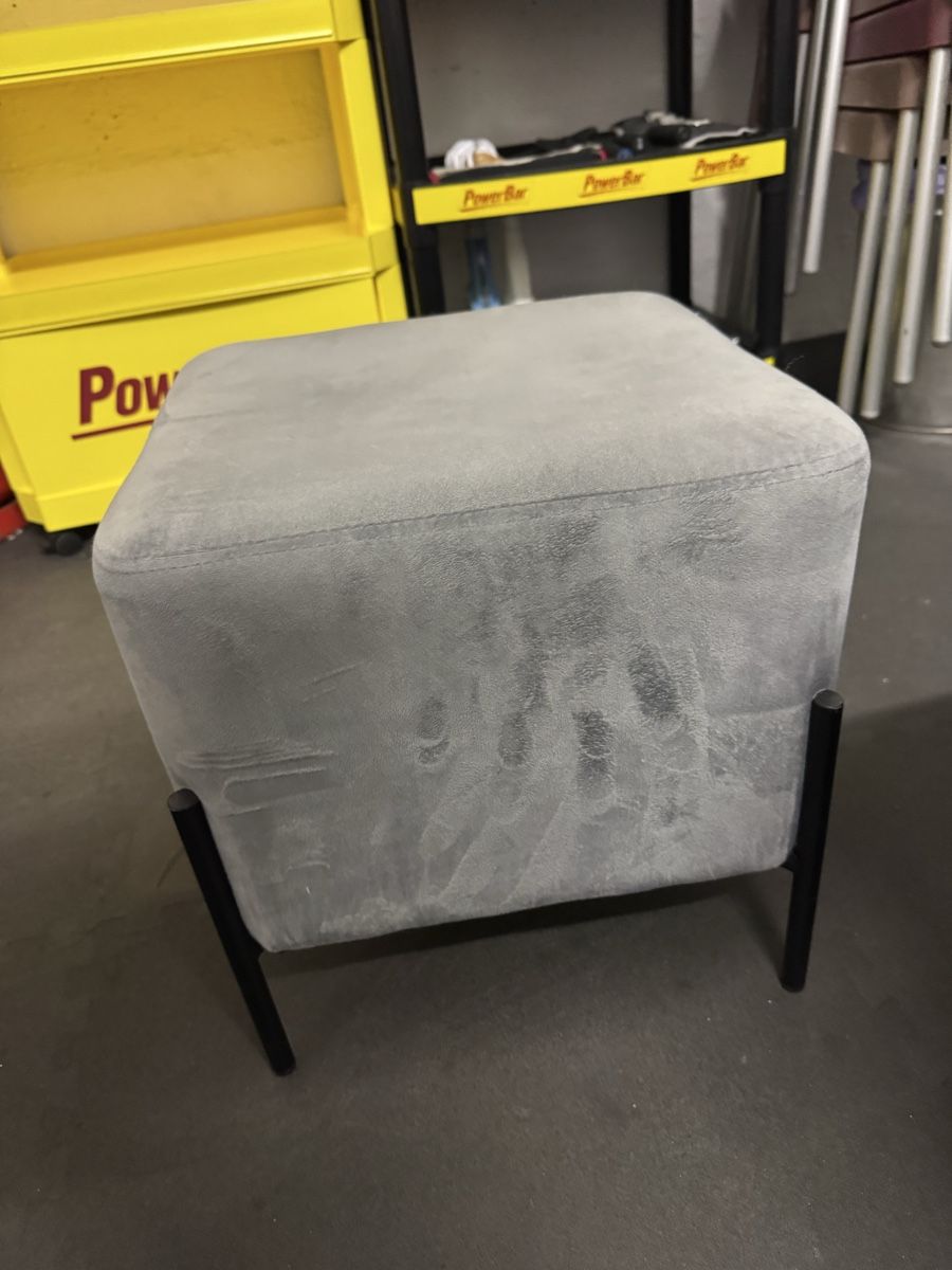 Hocker: Pouff/Sgabello imbottito grigio chiaro - Ottimo stato! – Neu (gemäss Beschreibung) aus Viganello von BlackPanda0003 2