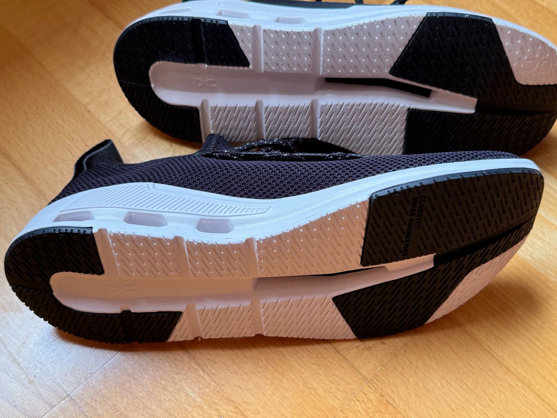 On Chaussures femmes: ON Cloudeasy Snaeker NEU – Neuf (Voir description) à Märwil par Asterix2009 5