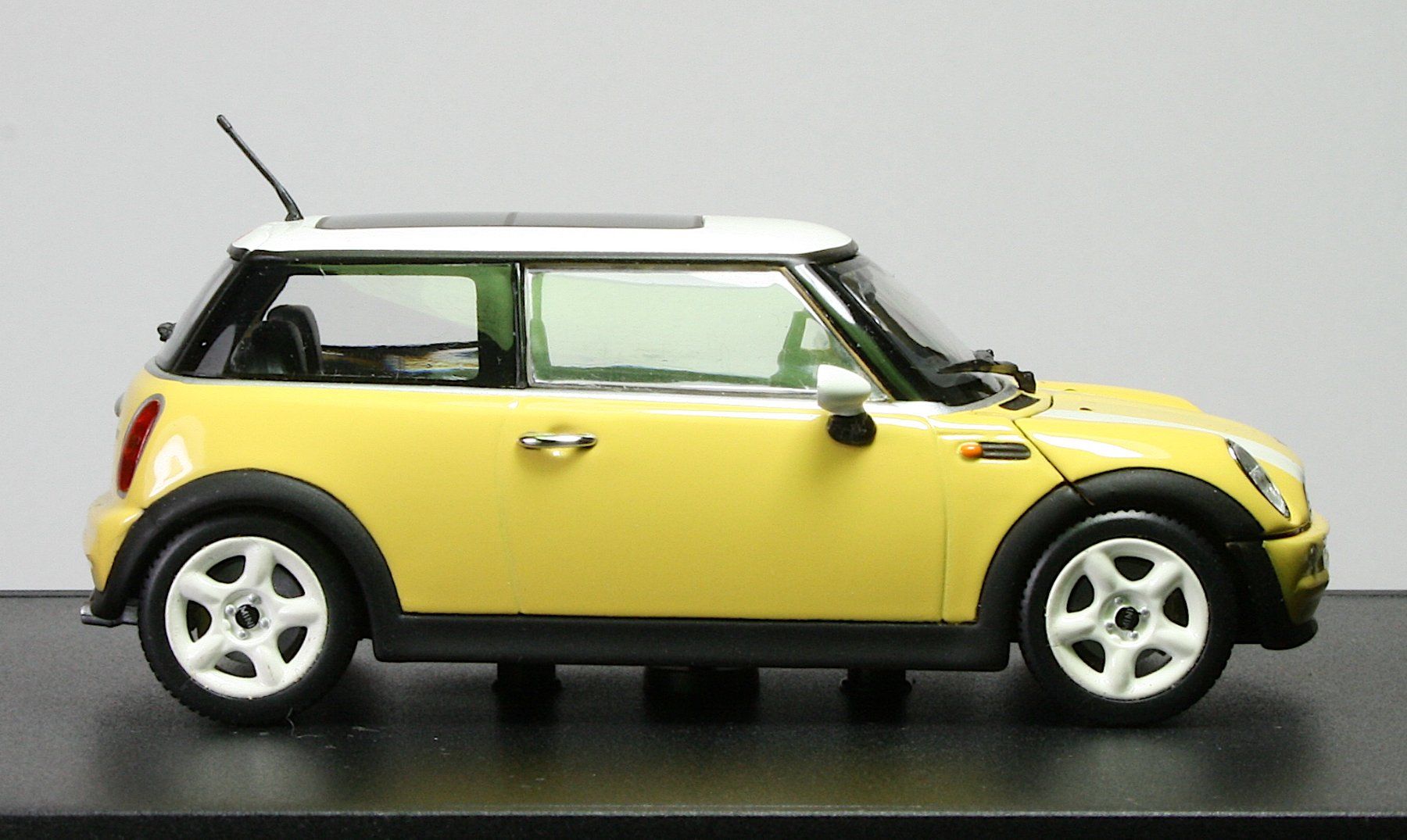 Minichamps Modellini d'auto: Minichamps Mini Cooper 2000 – Nuovo (secondo la descrizione) da Elsau venduto da Peekay8 6