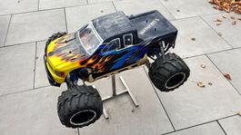 MonsterTruck 4x4, 2-Takt Motor, Massstab ca. 1:5