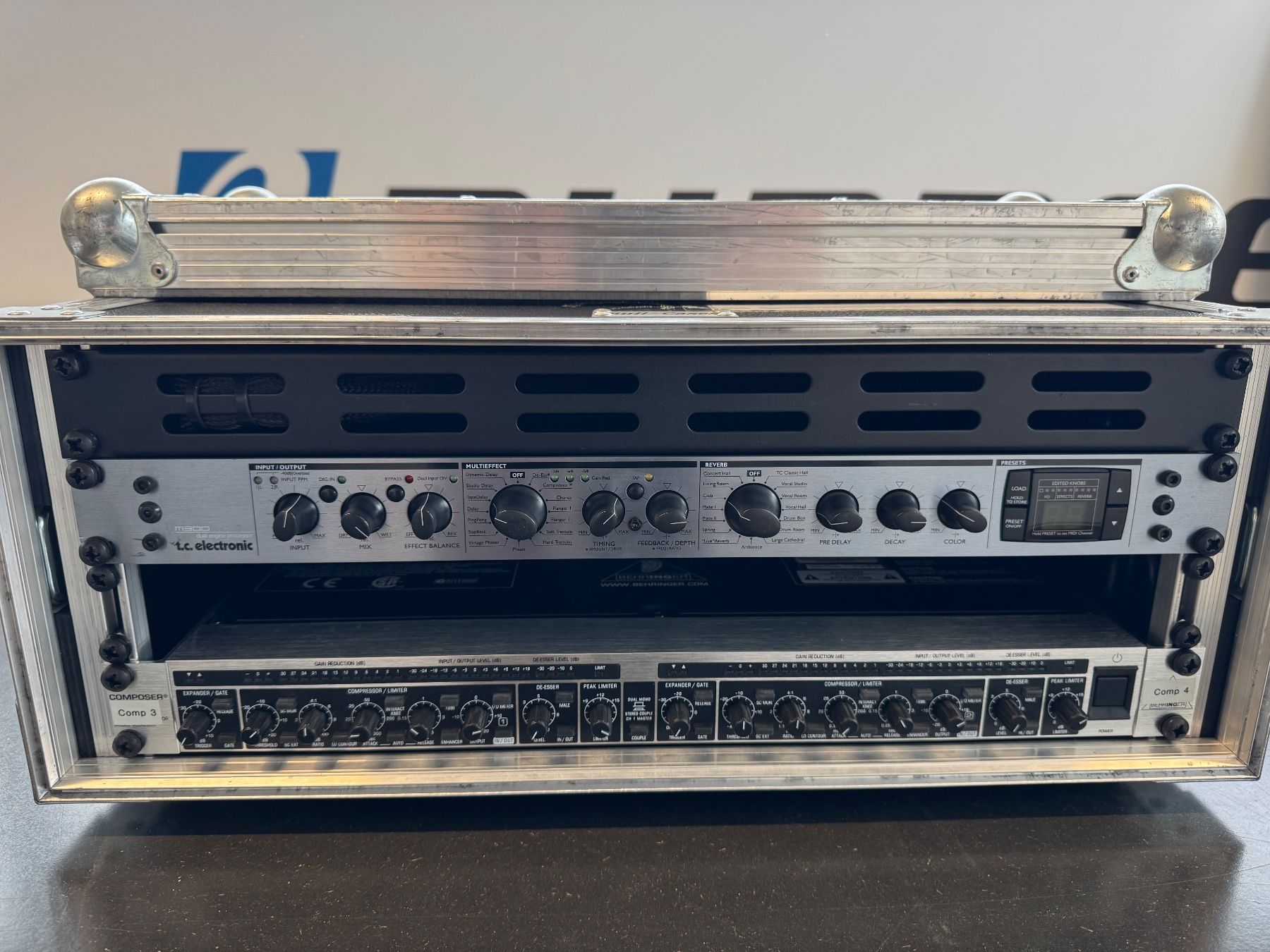 Equalizzatori: FX-Rack klein mit TC M300 Dual Engine Processor – Usato da Urtenen-Schönbühl venduto da nuancegmbh 2