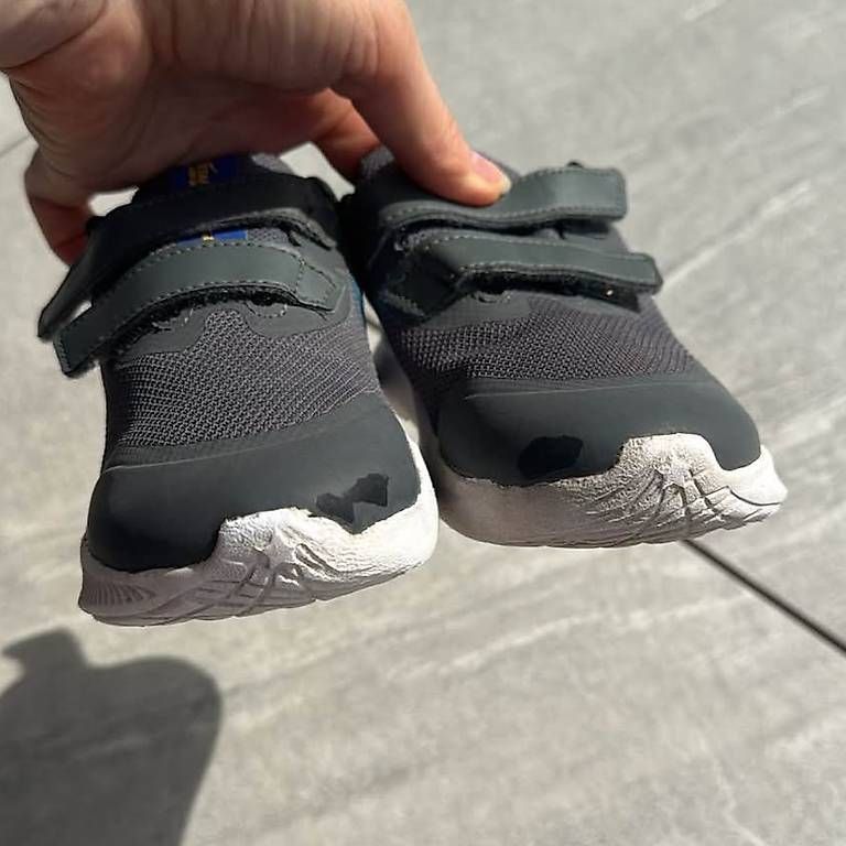 Scarpe per ragazzi: Laufschuhe Gr. 26 – Usato da Männedorf venduto da AnVi2015 1