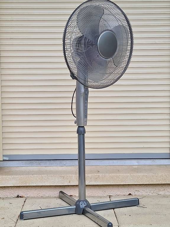 Ventilateurs: Standing Fans – D'occasion à Le Grand-Saconnex par lol_zs8k