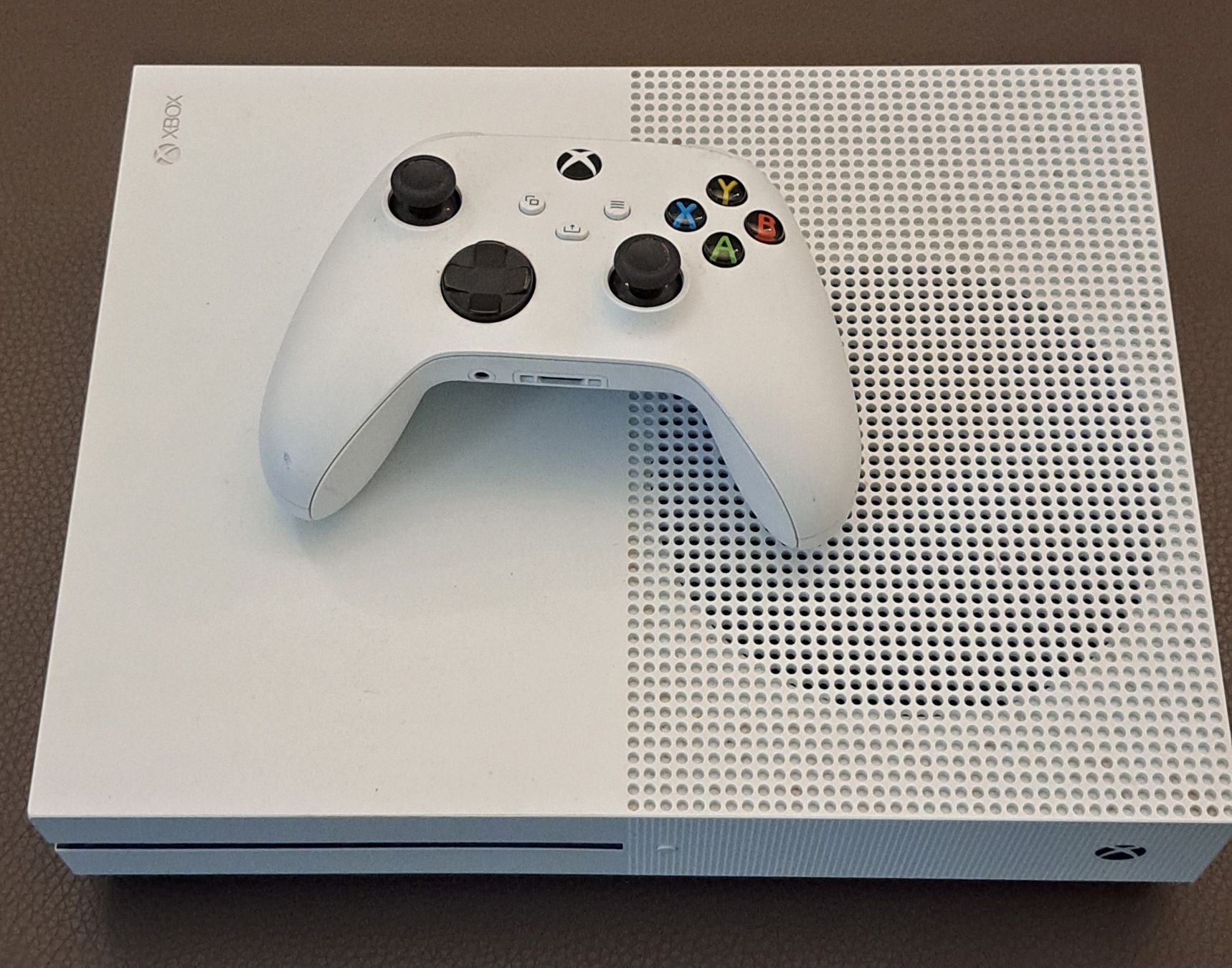 Microsoft Konsolen: XBOX ONE mit 1 controller Kabel und HD – Gebraucht aus Biel/Bienne von Sasha4u 1