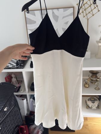 Kleid REISS schwarz/weiss Grösse 36 neuwertig