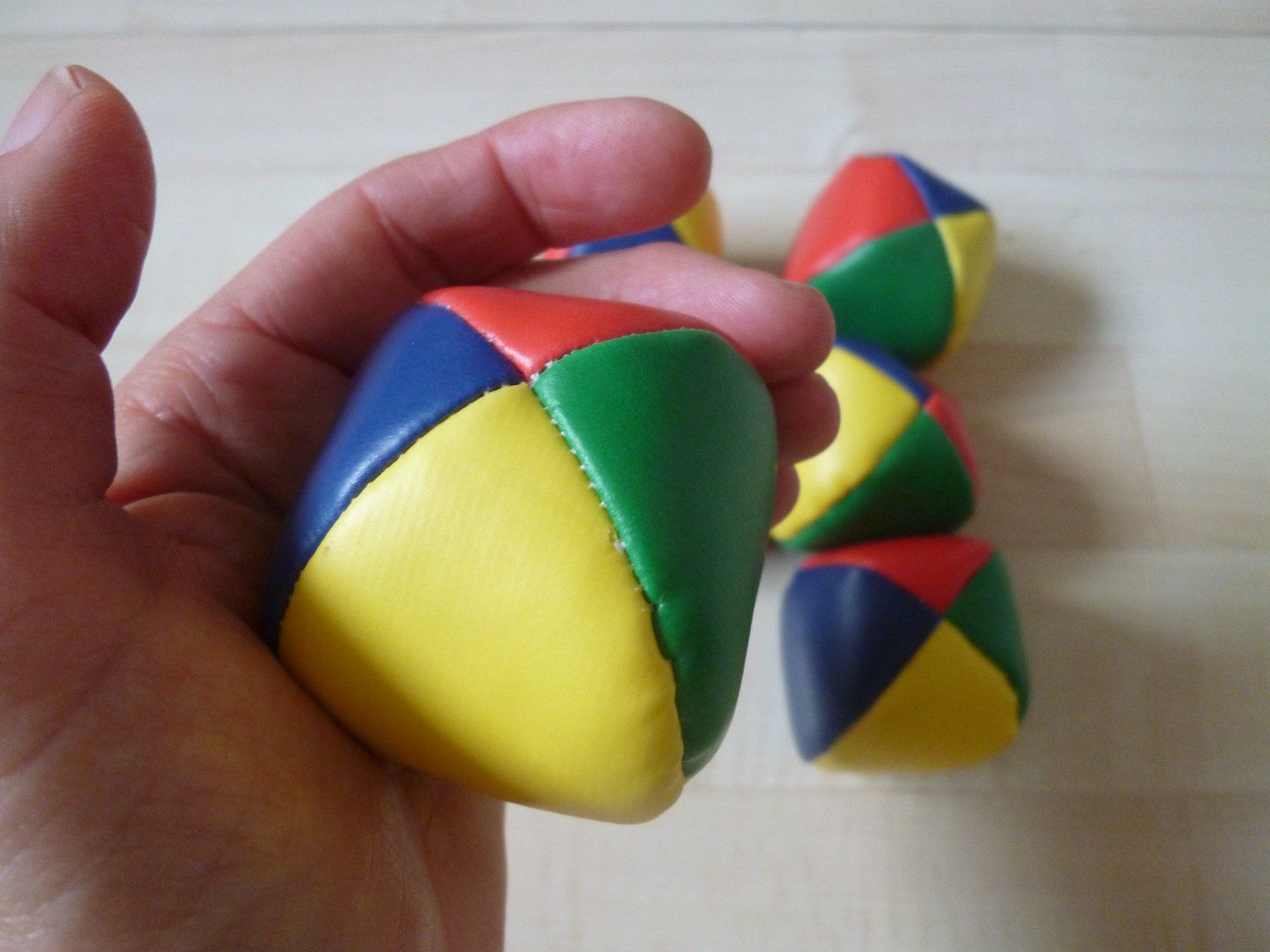 Palloni: 7 bunte Jonglierbälle  Bälle – Usato da Dättlikon venduto da Mamakuga 2