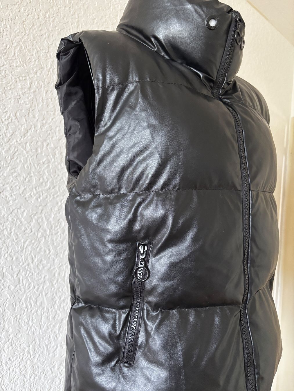 Gilet & Giacche senza maniche: Schwarze Kunstlederweste – Usato da Bern venduto da ViksiBash 1