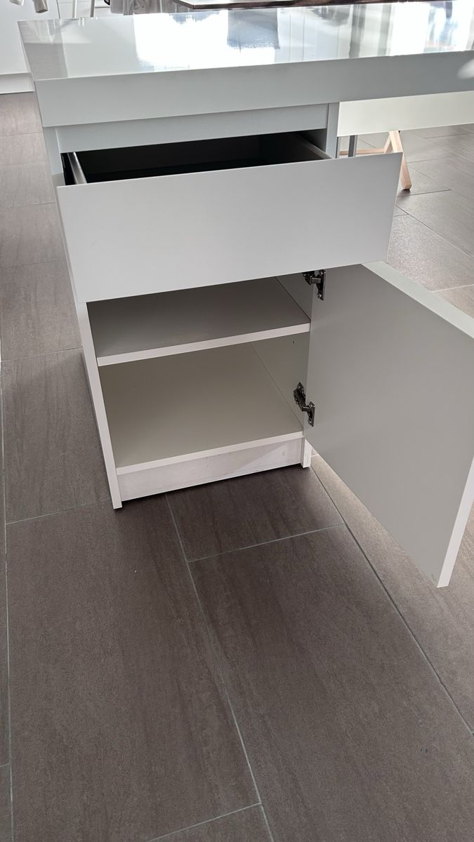 Scrivanie: Schreibtisch MALM Ikea – Usato da Seengen venduto da nad_cn92 5