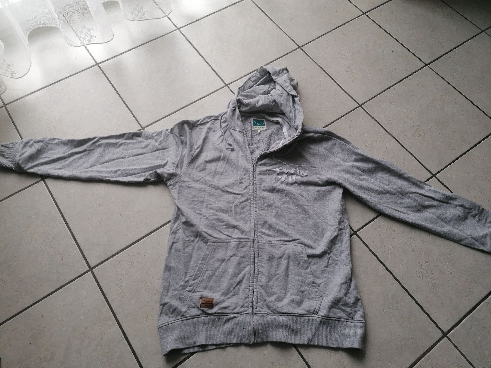 Giacche: Neuwertige Sweatjacke Gr L – Nuovo (secondo la descrizione) da Lostorf venduto da Luelostorf