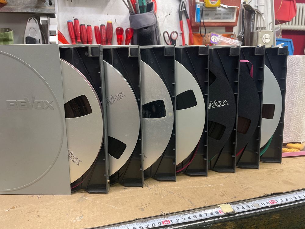 LEEWYOU 25 Stück Nähmaschine Spulen mit Transparent Spulenbox Nähmaschinenspulen,W6 Spulen