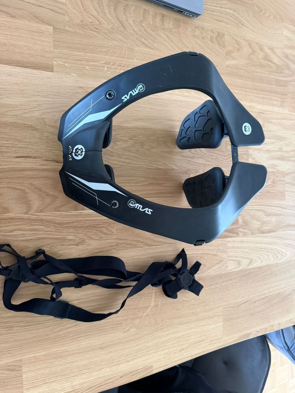 Caschi & visiere: Nacken Brace – Usato da Gossau ZH venduto da Kadi95