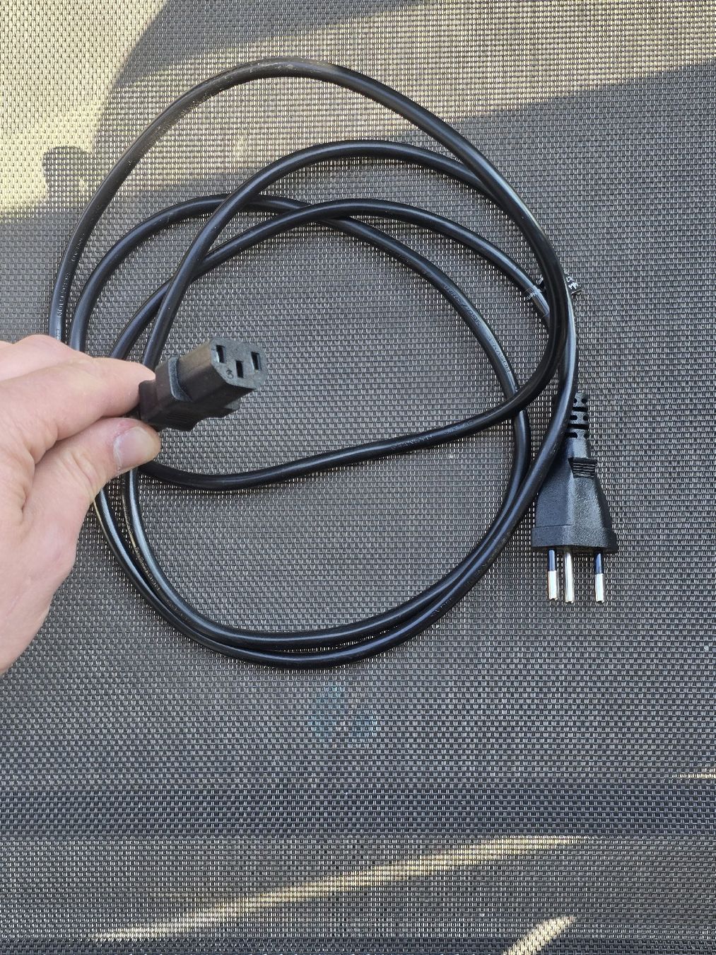 Kabel: Kaltgerätekabel / PC-Kabel / Netzkabel / Computerkabel 1.8m – Gebraucht aus Grandval von Golumbus