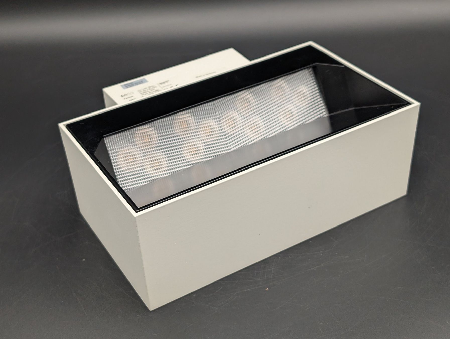 Lampade: ERCO Pantrac Deckenfluter 65085.000 – Usato da Winterthur venduto da Hint17 3