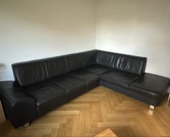 Schwarzes Ecksofa aus Leder - ideal für gemütliche Abende!