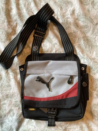 Puma Umhänge Tasche mit extra vielen fächern