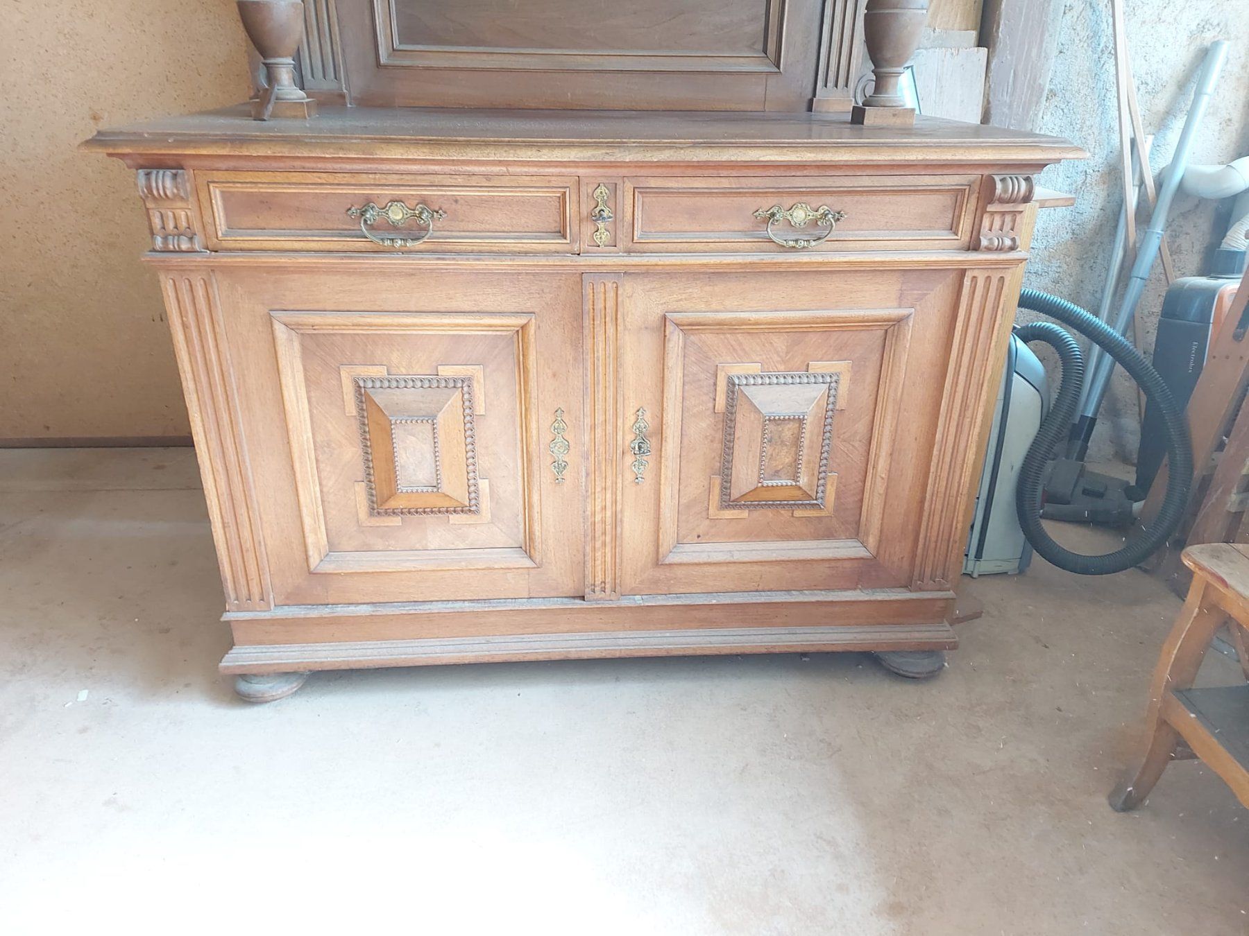 Büffets: Antike Kommode Schrank Buffet aus Massivholz – Gebraucht aus Muttenz von Laeckerlihamschter 4
