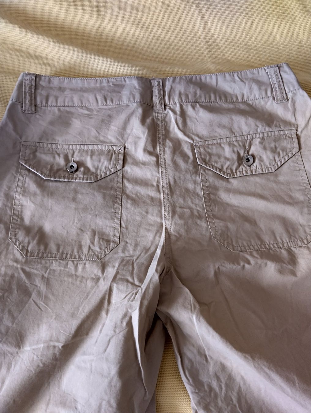 Pantaloni: hübsche beige Sommer-Shorts, Marke JOY – Usato da Hausen am Albis venduto da Adiwettstein 4