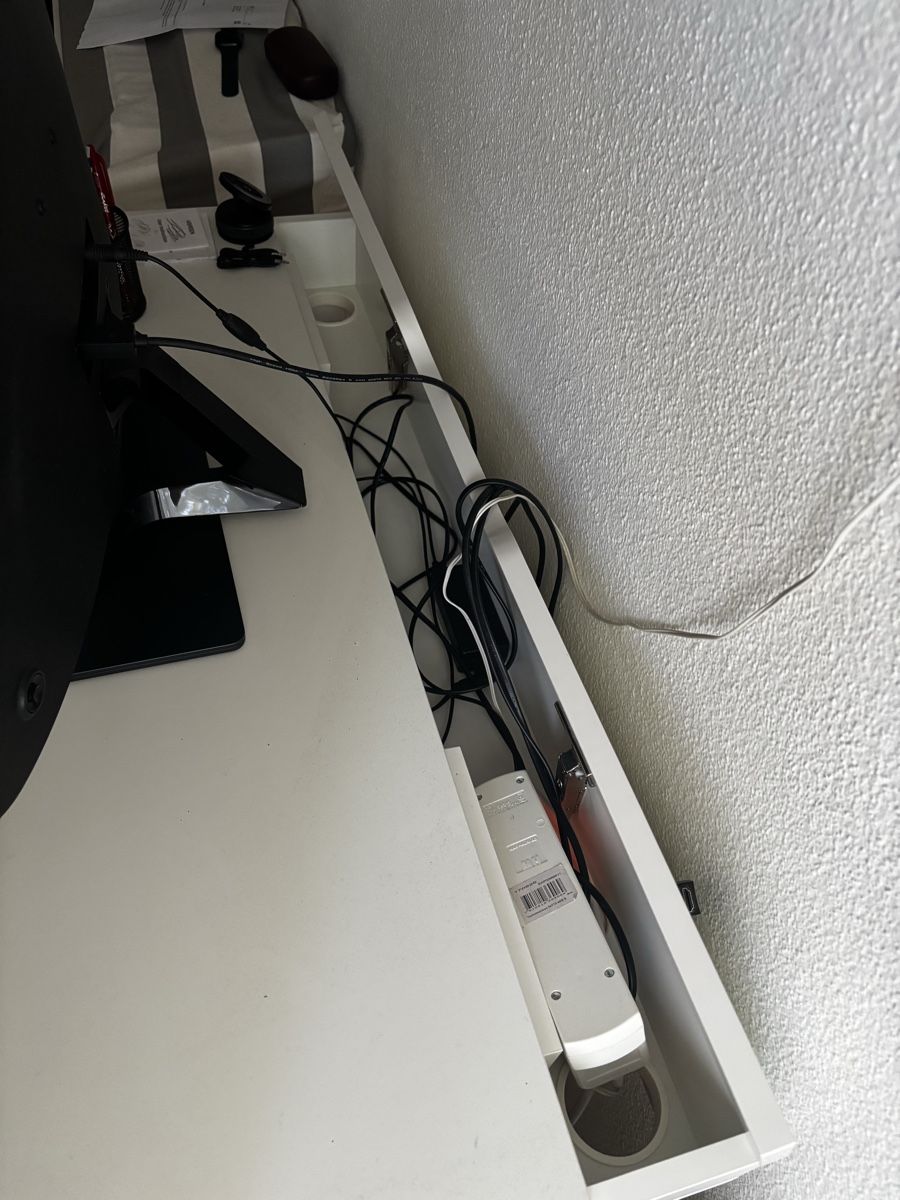 Schreibtische: Bürotisch – Gebraucht aus Münchenbuchsee von jul_wtw5 2