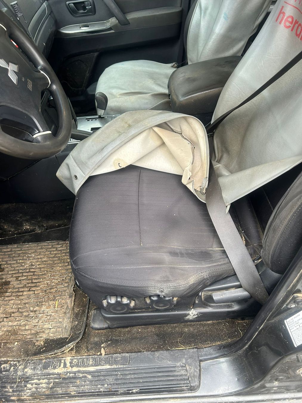Mitsubishi Automobili: mitsubichi pajero 3.2 automatique  – Usato da Peseux venduto da MehdiS01 4