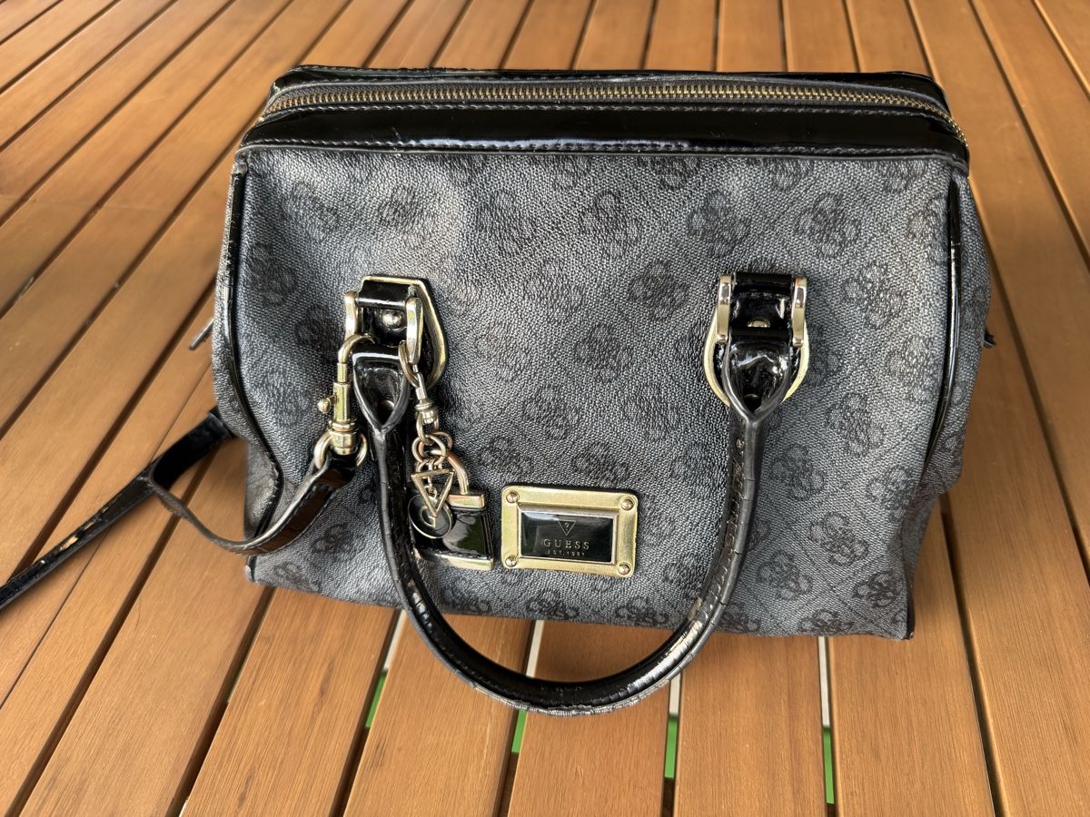Guess Borse da donna: Guess Monogram Satchel Handbag – Usato da Malans GR venduto da Knoevels