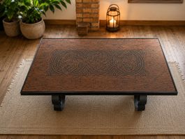 Aussergewöhnlicher Couchtisch mit Stahlgestell – 153 × 84 cm