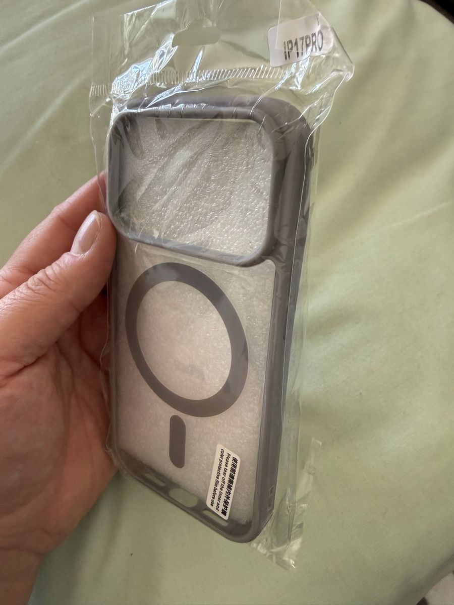 Cover & Protezioni schermo: Coque iPhone 17 Pro neuve, MagSafe, – Nuovo e nell'imballaggio originale da Lausanne venduto da Licio7 2