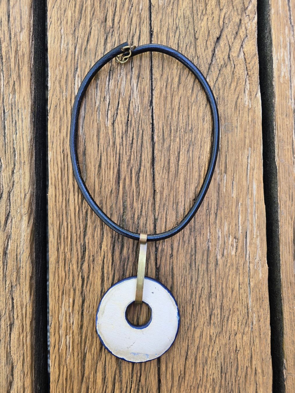 Catenine: Schmuck: Collier Leder mit Keramikanhänger – Usato da Romanshorn venduto da Rachacha 3
