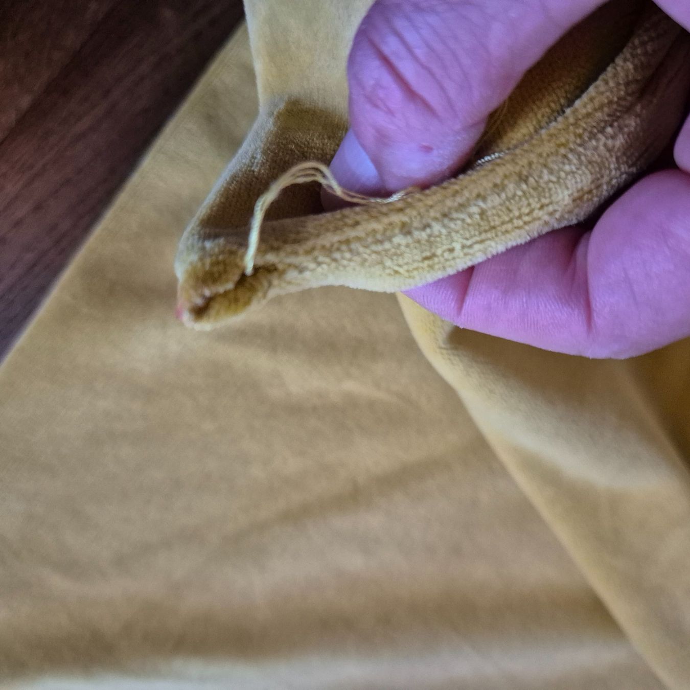 Kissen: Yellow velvet pillow case 45x45 – Gebraucht aus Zürich von monadiederich 1