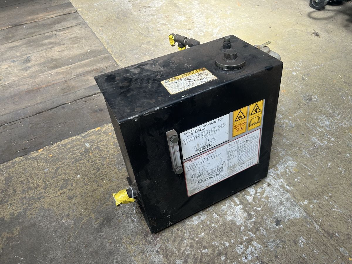 Accessori per altri veicoli: Hydrauliköltank – Usato da Ueberstorf venduto da Holzerbueb13 2