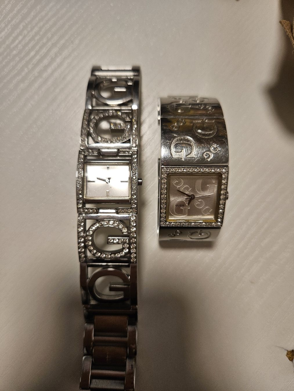 Guess Orologi: Elegante Guess Damenuhr mit Strass – Usato da Basel venduto da fragolina08